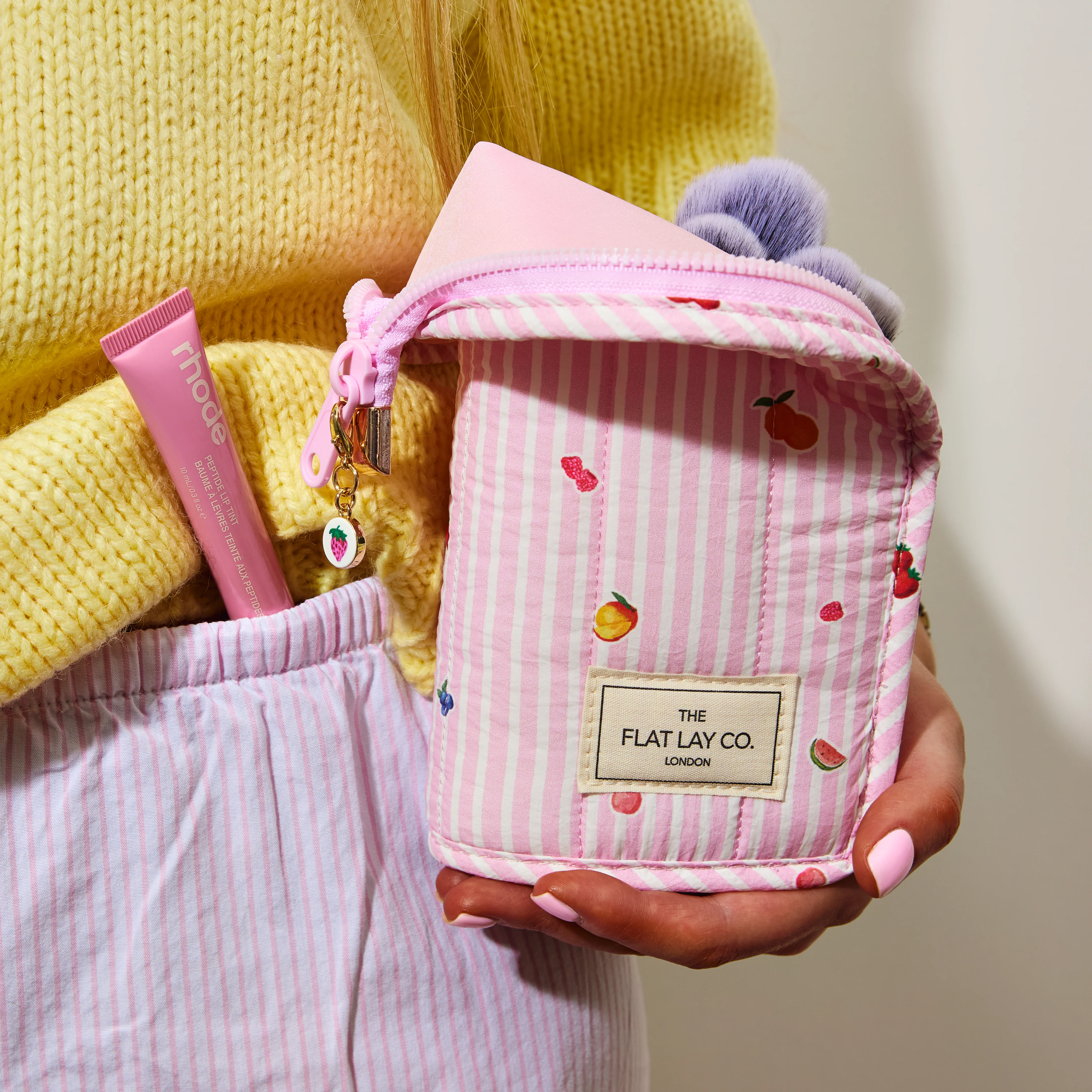Padded Standing Makeup Brush Case - Frutas - Image 8
